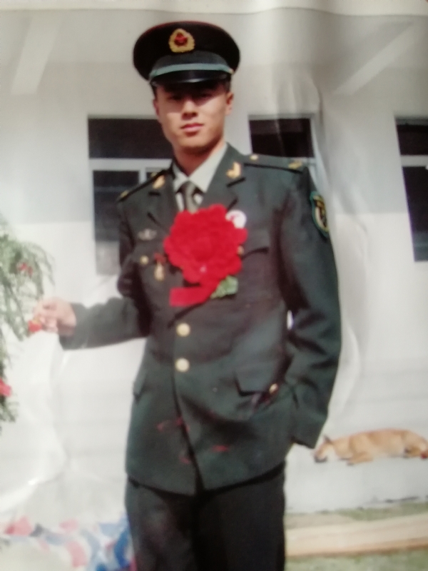 小虎的第一张照片--南京闪婚服务中心